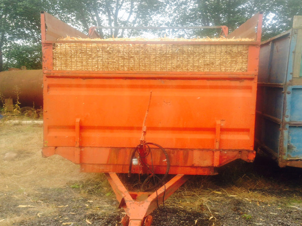 A trailer full of peelings